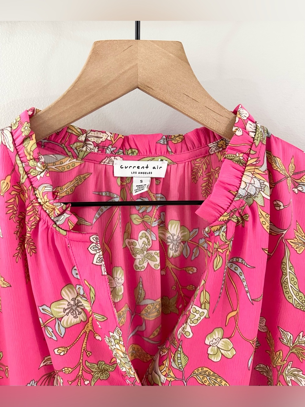 Current Air Short Sleeve Ruffle Collar Blouse // Pink Floral // Small - Picture 5 of 6